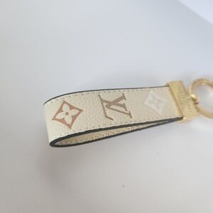 Louis Vuitton Cream and Gold Key Holder